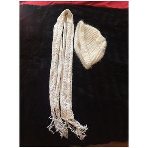 White scarf & knit hat